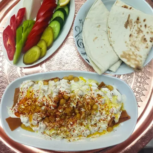 وجبة فتة بزيت.لشخص